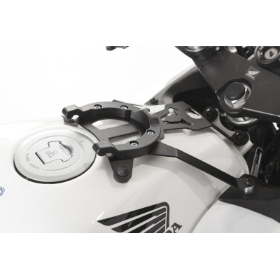 ION nádrže prstenecMontáž na víko nádržeUmožňuje montáž ION TankbagyMontáž nebo demontáž tank bagu během několika sekundTank vak